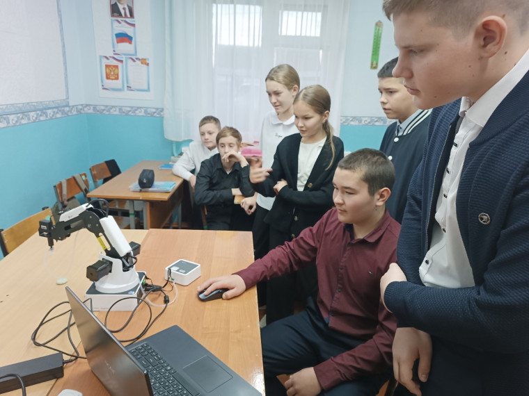 Робот манипулятор.